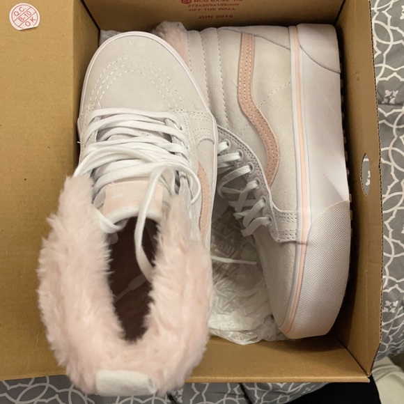 Vans - Picture 3 of 3